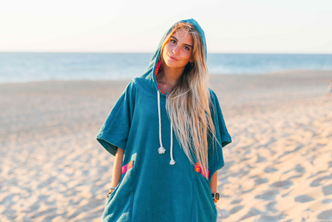 Forest Green Surf Poncho/Fuscia Wave Pattern