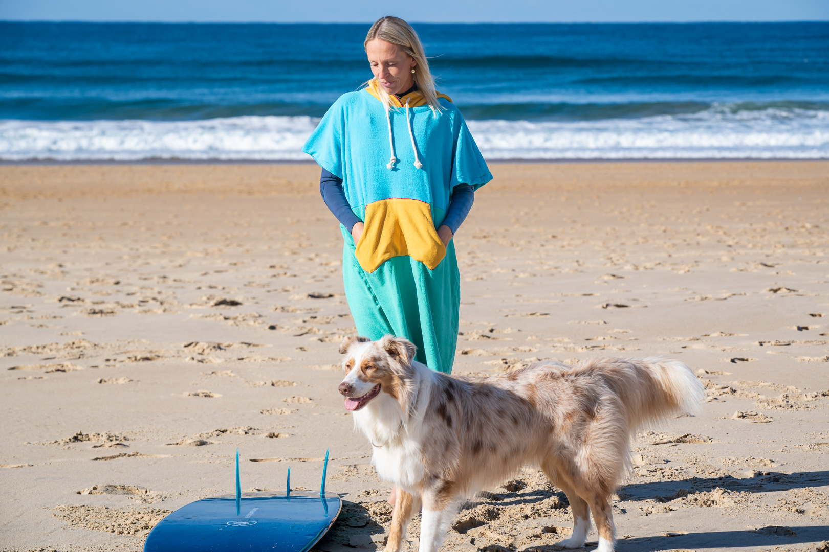 Pakal-Hiver-2026-compressé@JérémieGabrien-106 Turquoise, Seaglass & Mango Tricolor Beach Poncho - Fuchsia Tribal Pattern