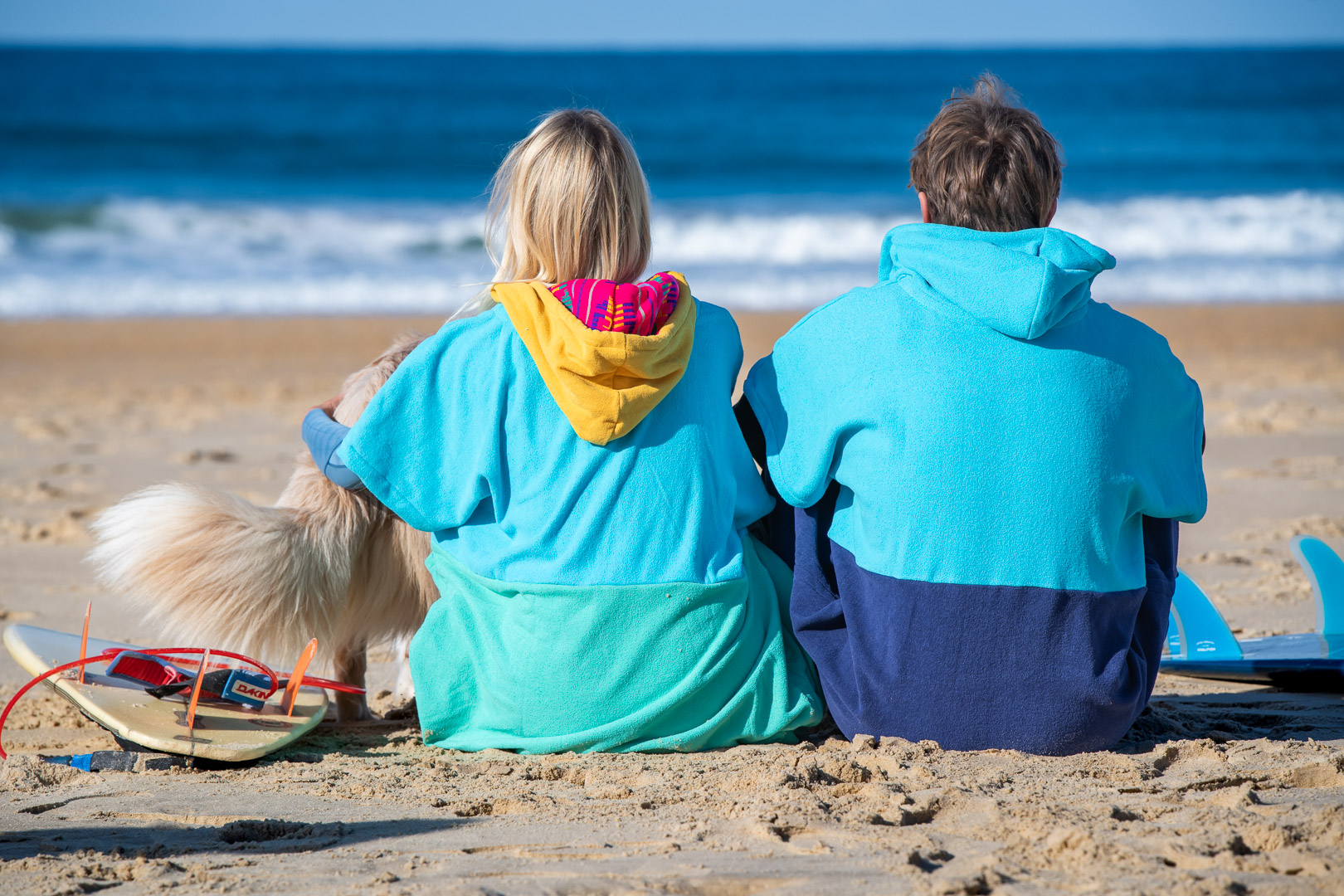 Pakal-Hiver-2026-compressé@JérémieGabrien-117 Turquoise, Seaglass & Mango Tricolor Beach Poncho - Fuchsia Tribal Pattern