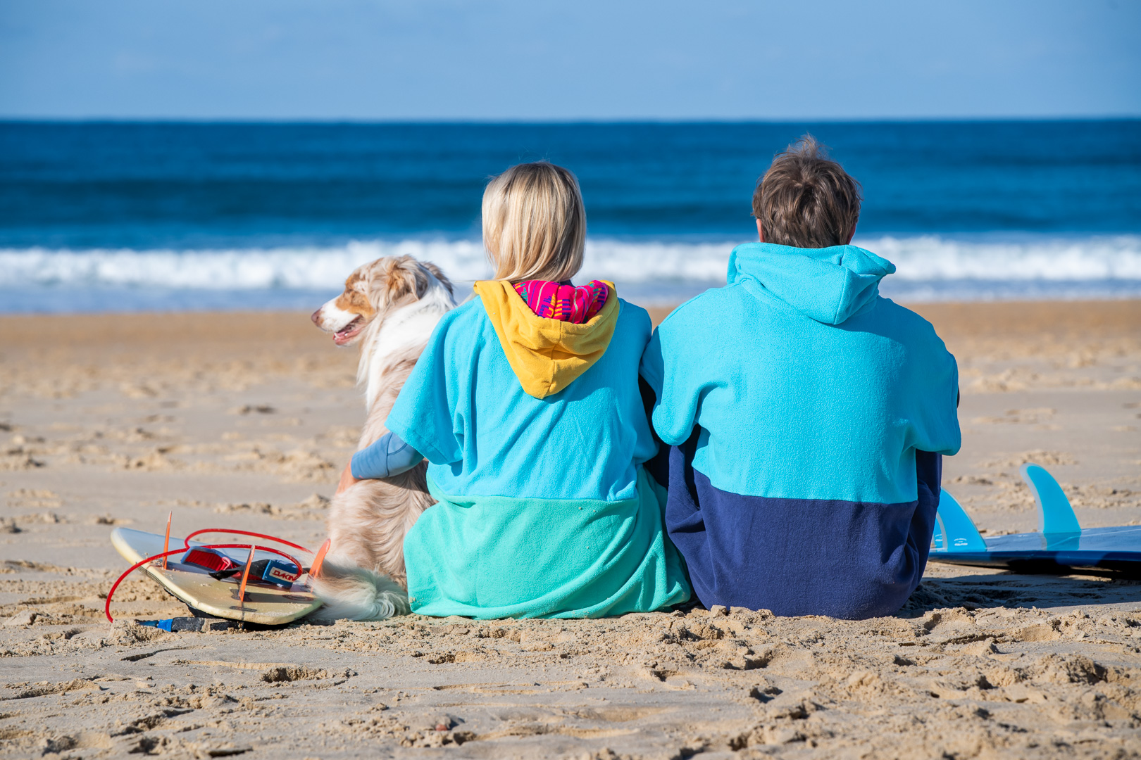 Pakal-Hiver-2026-compressé@JérémieGabrien-118 Turquoise, Seaglass & Mango Tricolor Beach Poncho - Fuchsia Tribal Pattern