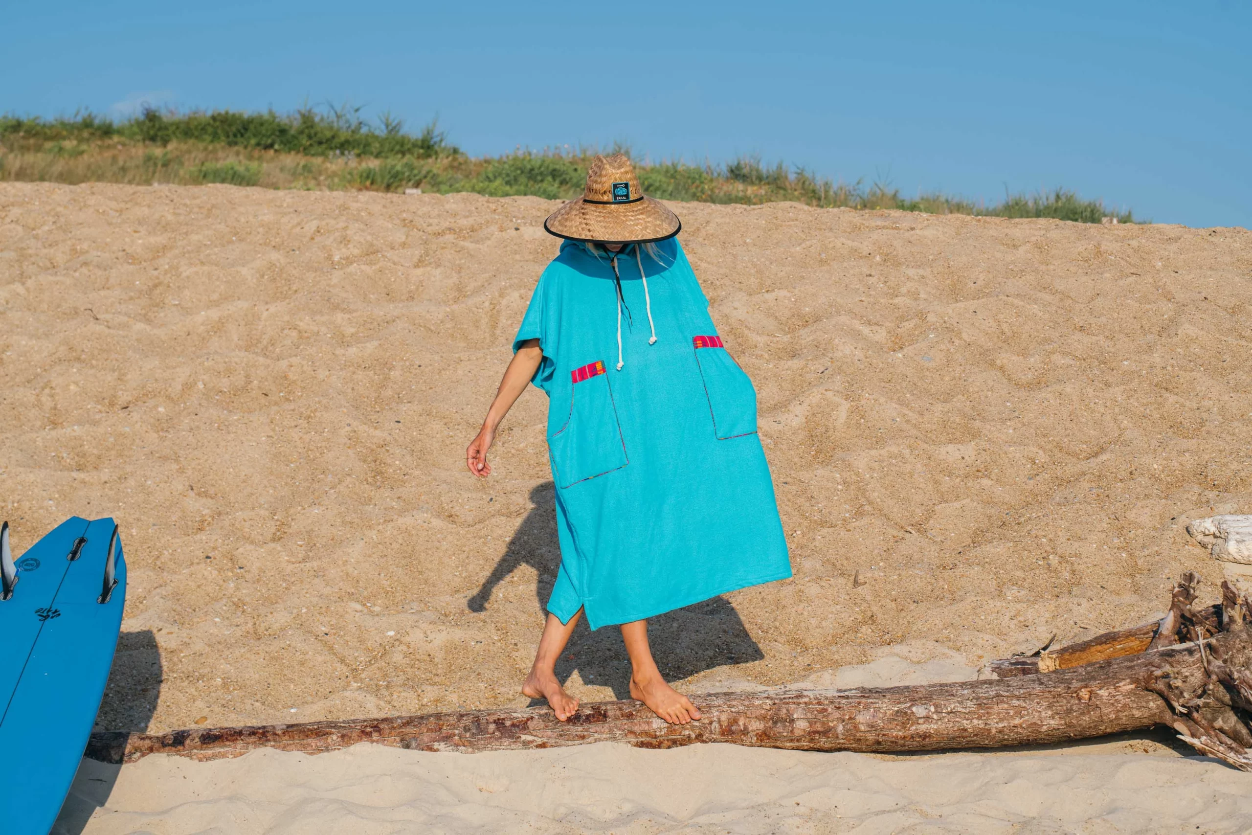 Pakal-2026-compressé-_JérémieGabrien-54 Turquoise Blue Towel Poncho / Fuchsia Tribal Pattern